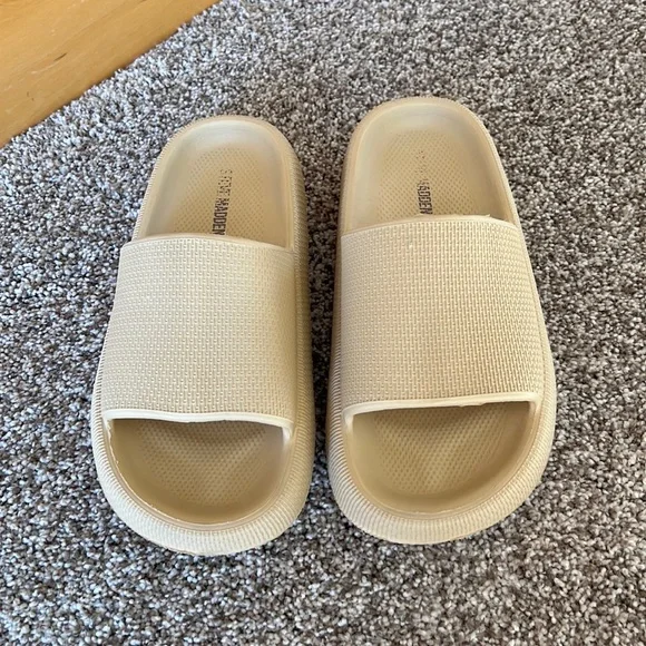 Steve Madden Shoes Steve Madden Scuba Shoes Nude Poshmark